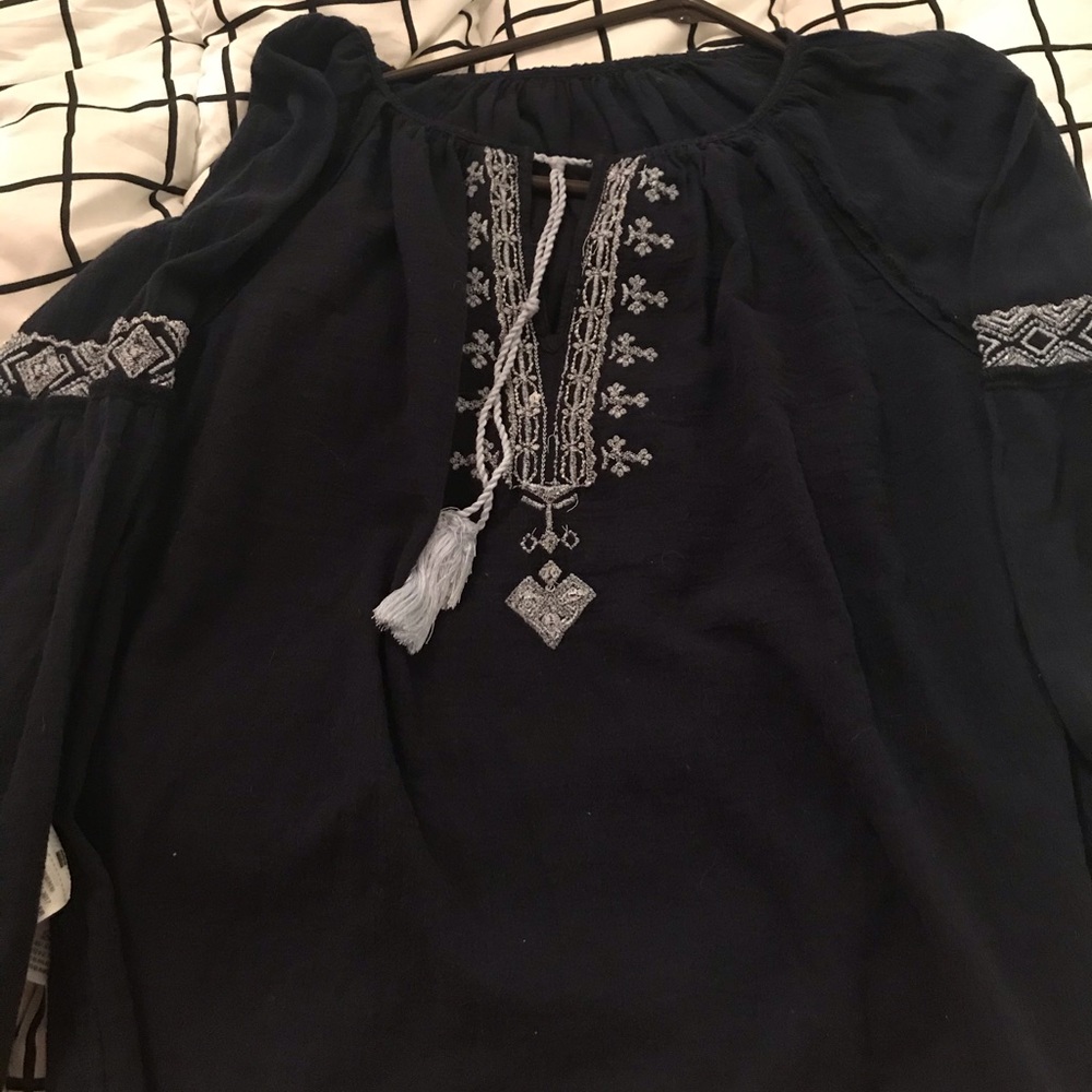 navy blue and white long sleeve shirt size small